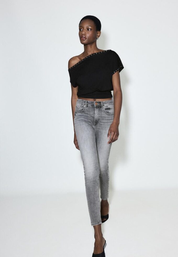 D07 Skinny jeans med normal midja
