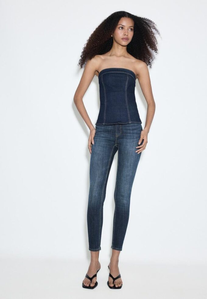 D07 Skinny jeans med normal midja
