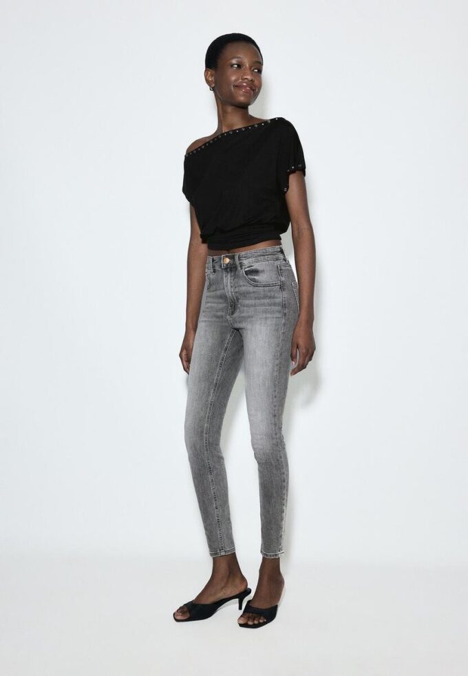 D07 Skinny jeans med normal midja