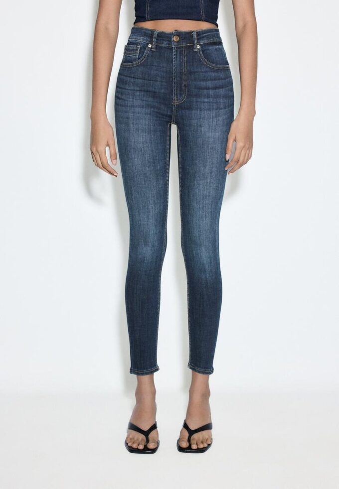 D07 Skinny jeans med normal midja