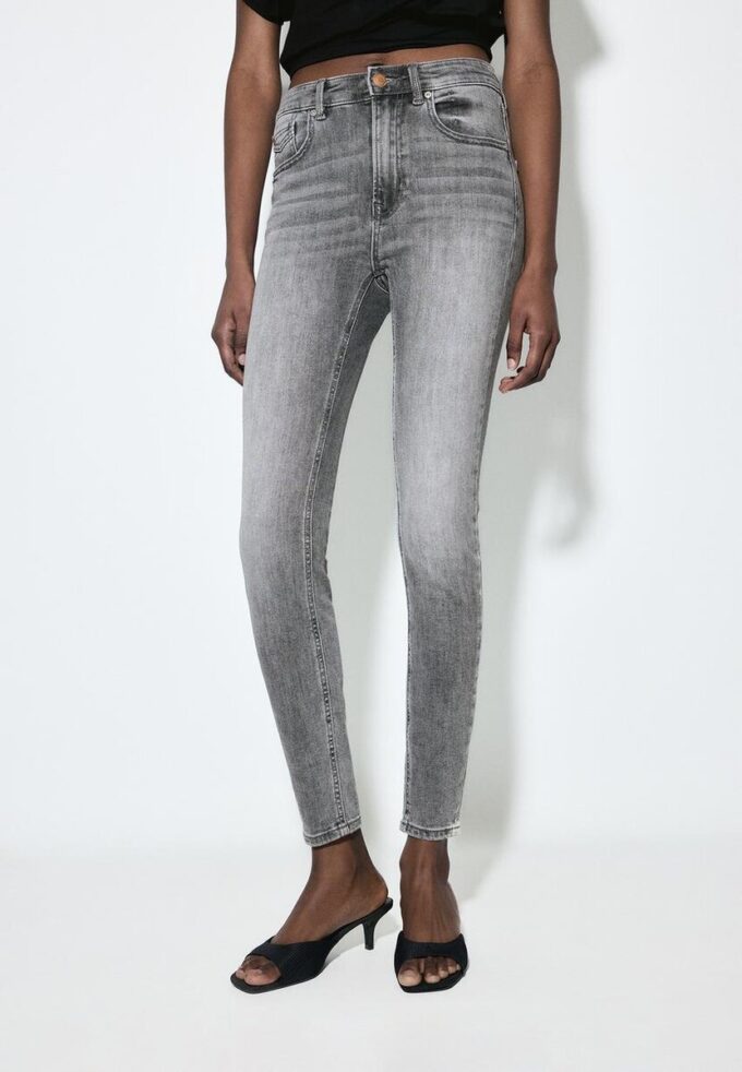 D07 Skinny jeans med normal midja