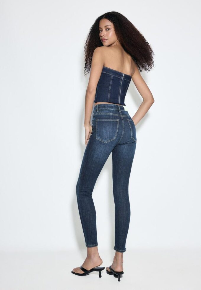D07 Skinny jeans med normal midja