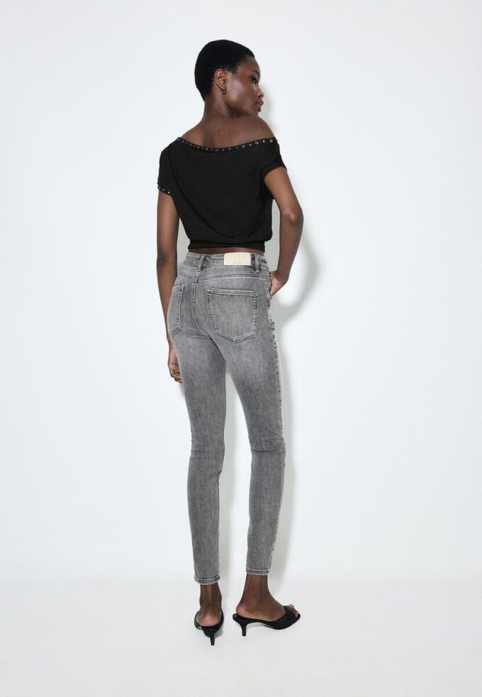 D07 Skinny jeans med normal midja