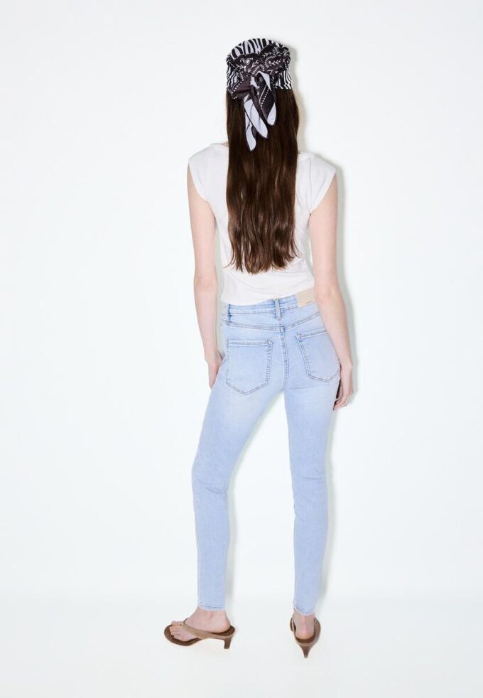 D07 Skinny jeans med normal midja