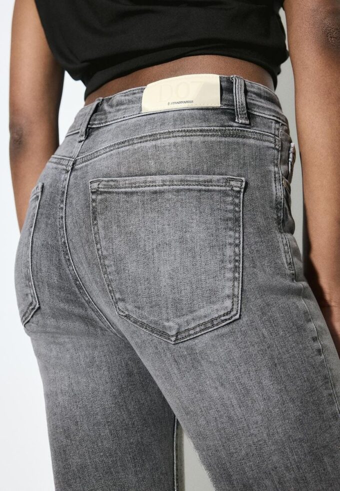 D07 Skinny jeans med normal midja