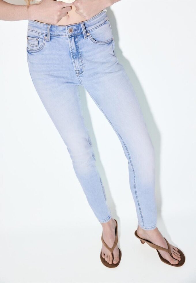 D07 Skinny jeans med normal midja