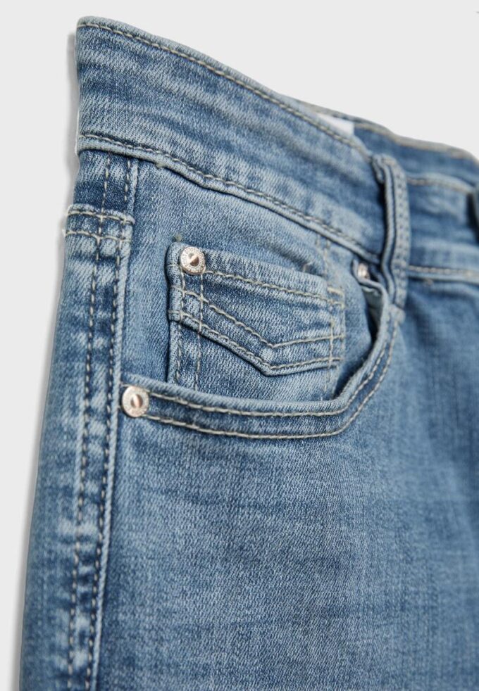 D07 Skinny jeans med normal midja