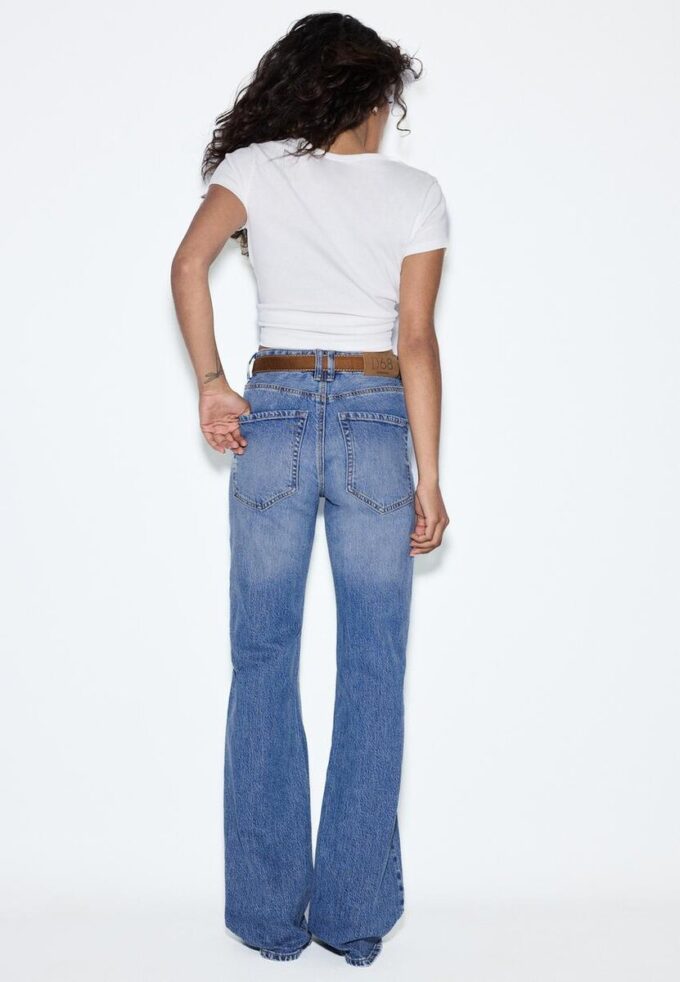D68 Boot-Cut-jeans med bälte
