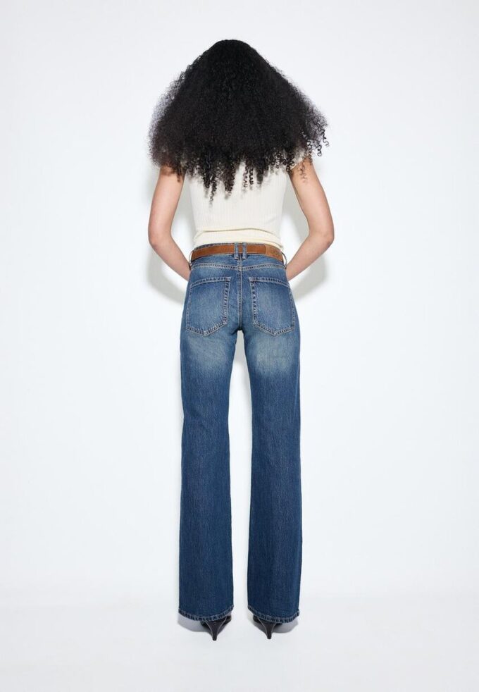 D68 Boot-Cut-jeans med bälte