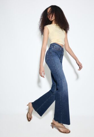 D74 Flared Jeans med slits