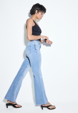 D74 Flared Jeans med slits