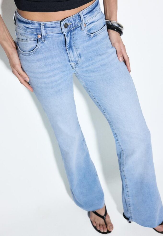 D74 Flared Jeans med slits D74 Flared Jeans med slits