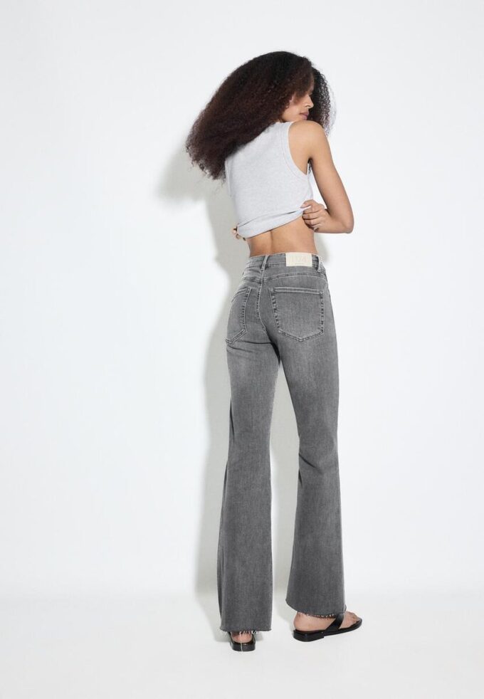 D74 Flared Jeans med slits