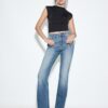 D74 Stretchjeans med utsvängda ben och slits D74 Stretchjeans med utsvängda ben och slits