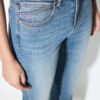 D74 Stretchjeans med utsvängda ben och slits D74 Stretchjeans med utsvängda ben och slits