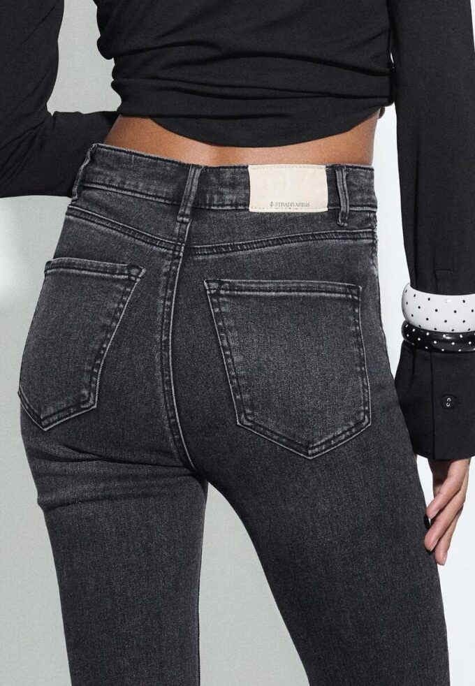 D78 Korta Flared jeans