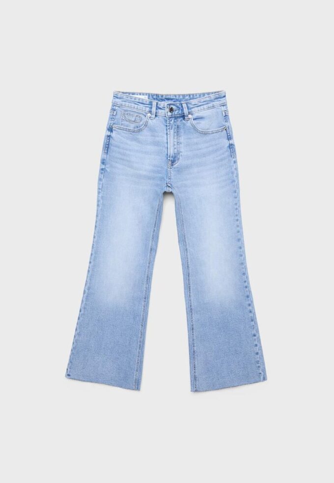 D78 Korta Flared jeans