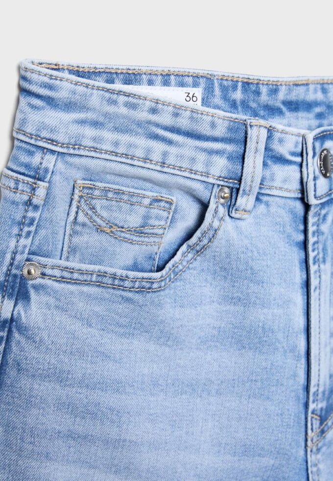 D78 Korta Flared jeans