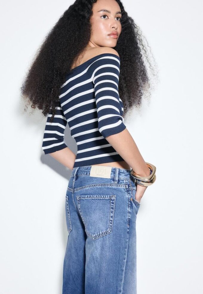 D91 Lågmidjade jeans med Wide Leg D91 Lågmidjade jeans med Wide Leg