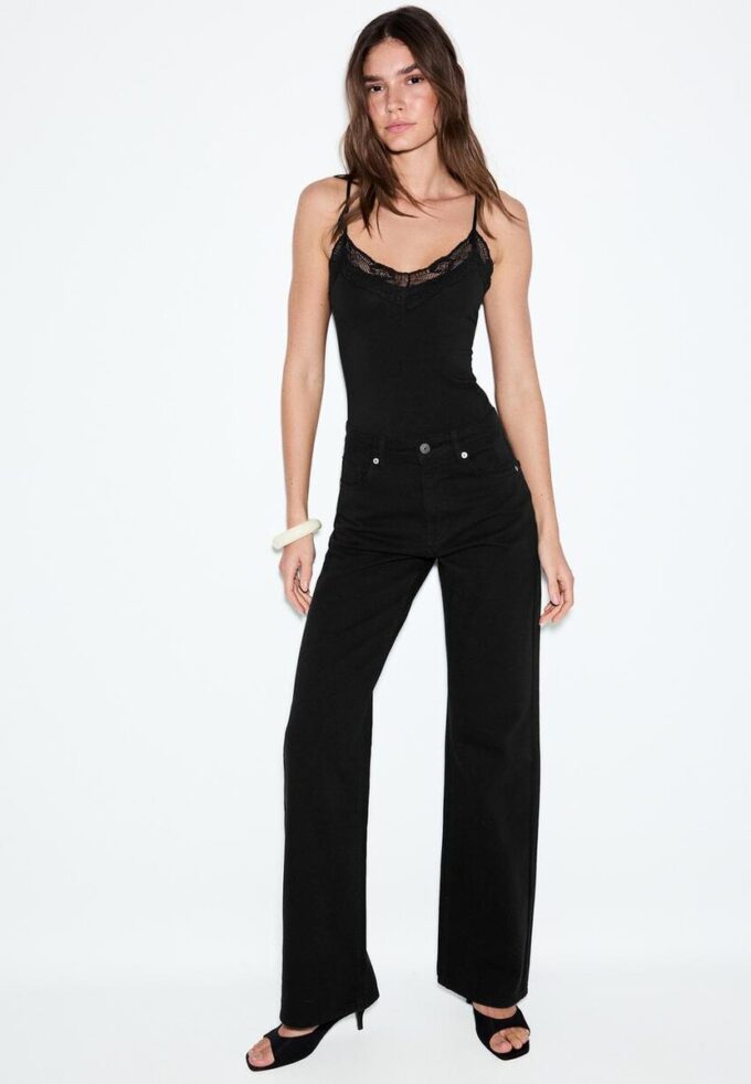 D92 Raka jeans med vida ben D92 Raka jeans med vida ben