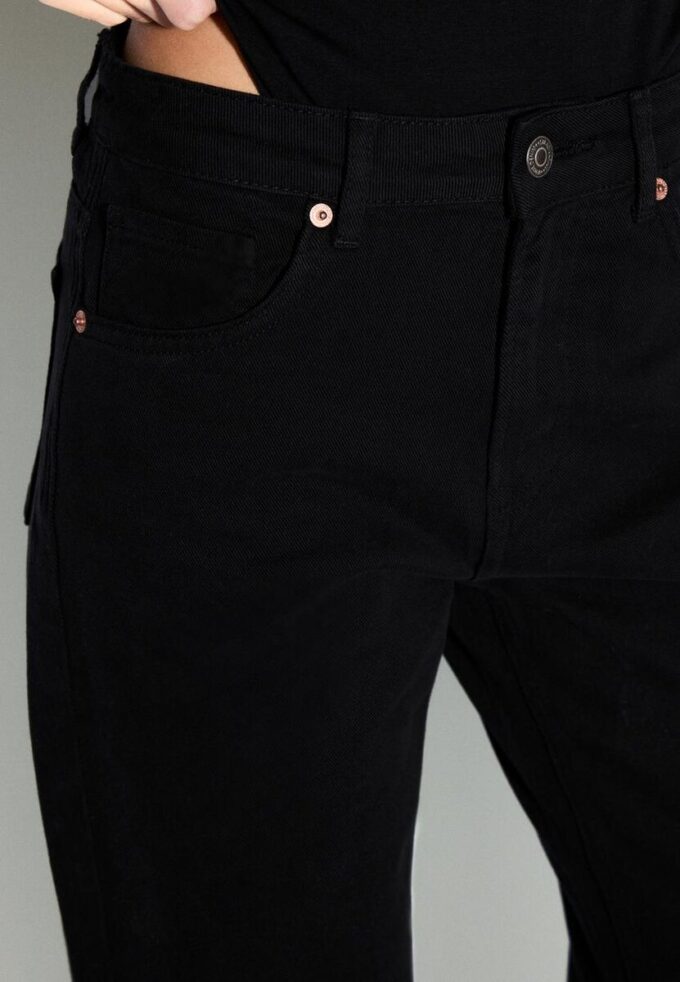 D92 Raka jeans med vida ben D92 Raka jeans med vida ben