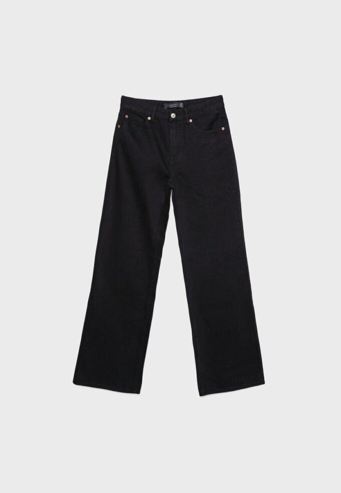D92 Raka jeans med vida ben D92 Raka jeans med vida ben