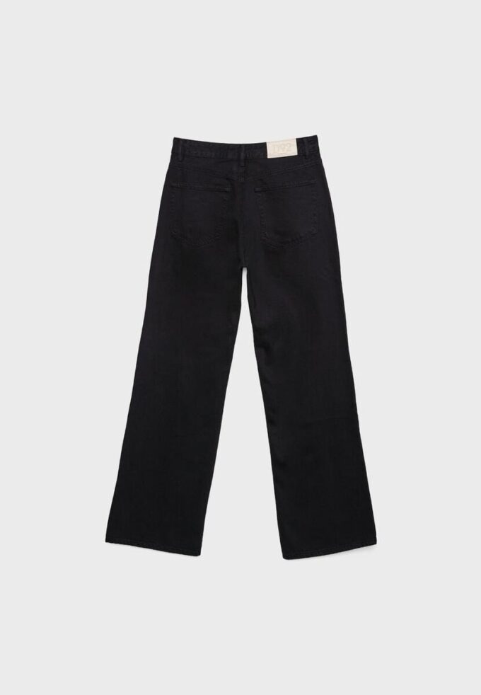 D92 Raka jeans med vida ben D92 Raka jeans med vida ben