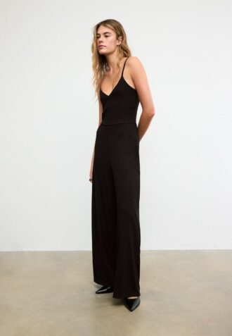 Flödande jumpsuit med spaghettiband