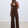 Flödande jumpsuit med spaghettiband