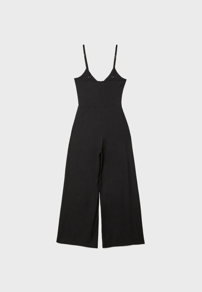 Flödande jumpsuit med spaghettiband