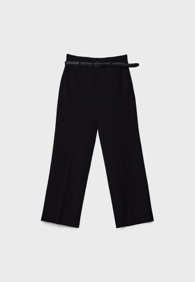 Flödande, raka, eleganta byxor med bälte