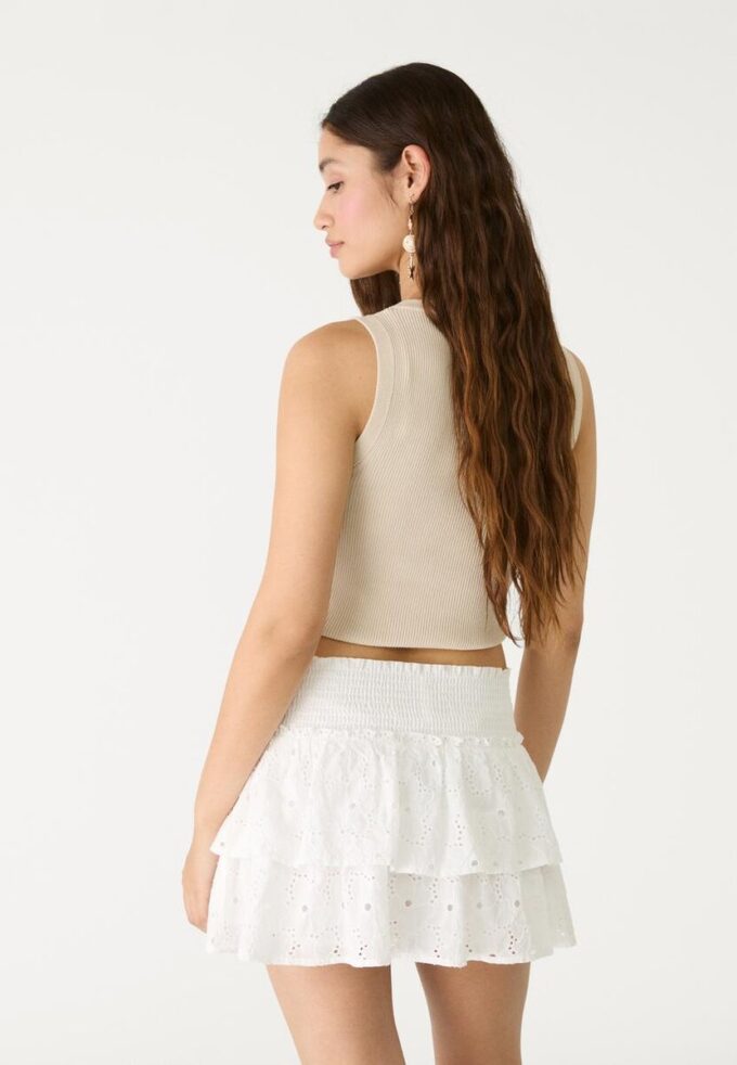 Flödande skort med broderi