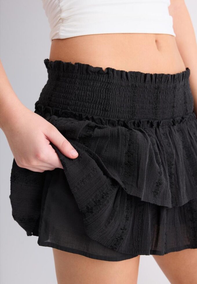 Flödande skort med volanger Flödande skort med volanger