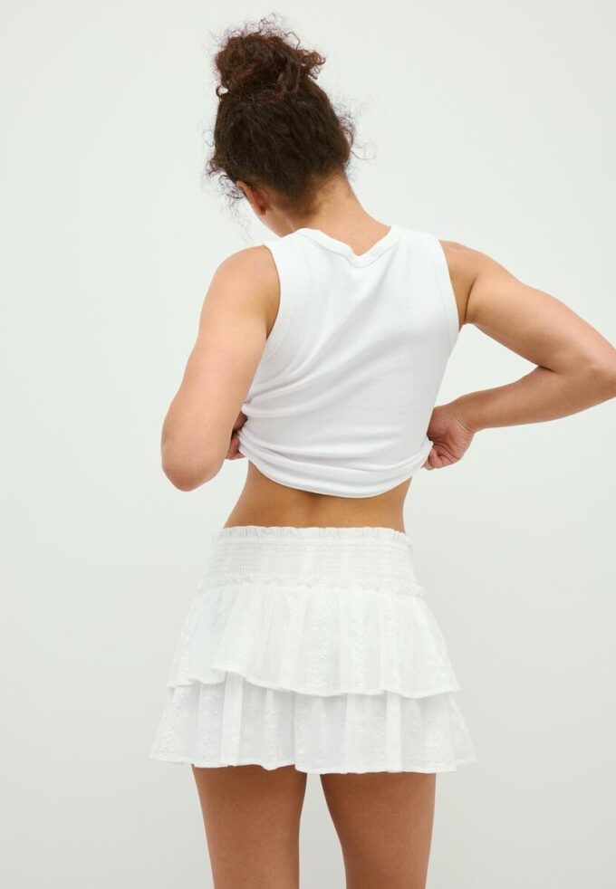 Flödande skort med volanger