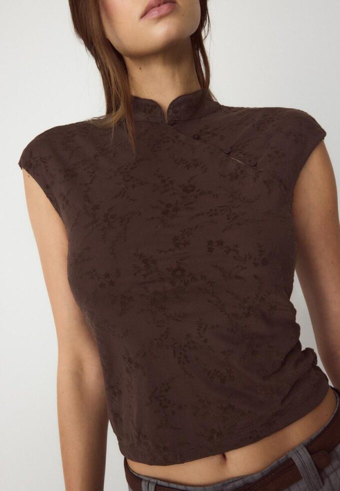 Flockad T-shirt i Qipao-stil
