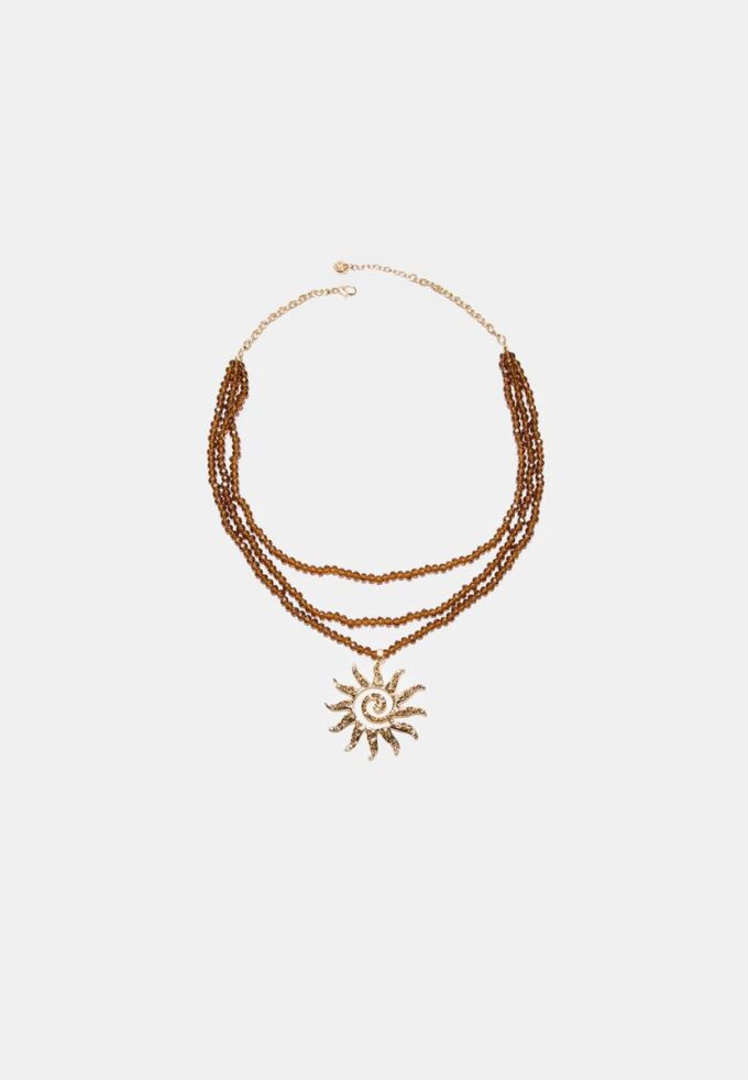 Halsband med pärlor i form av en sol Halsband med pärlor i form av en sol