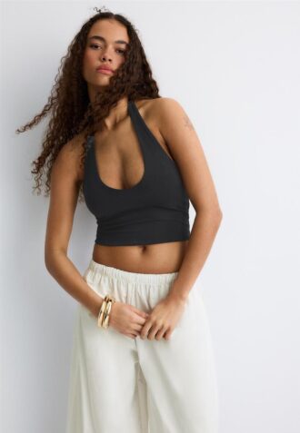 Halter-crop-top-Toppar