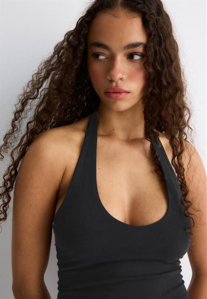 Halter-crop-top-Toppar