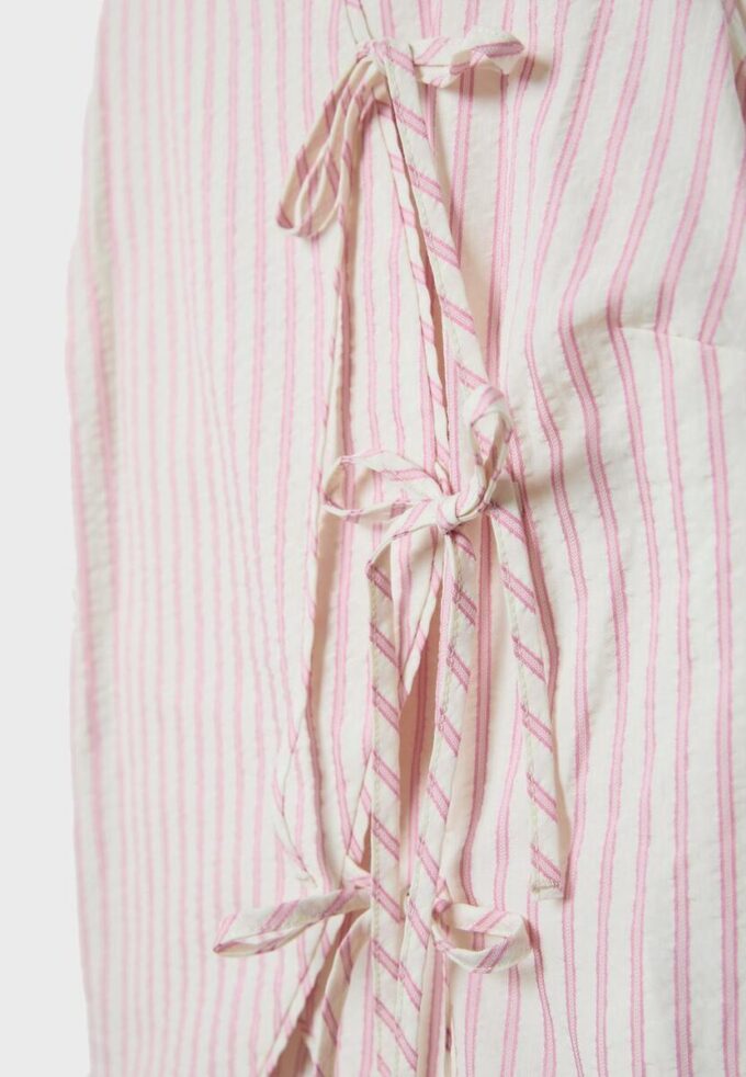 Halterneck-toppar i qipao-stil med halvskrynklig knut