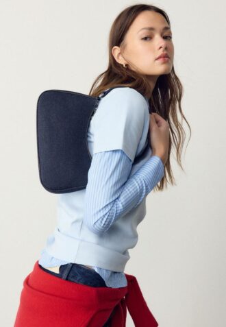 Halvmåneformad axelväska i denim