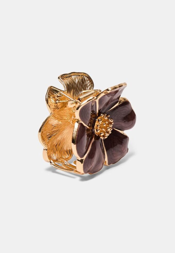 Hårspänne med metallisk blomma