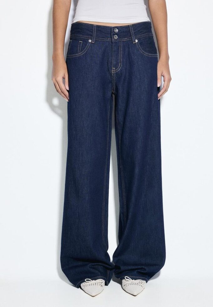 Jeans med låg midja och dubbla knappar Jeans med låg midja och dubbla knappar