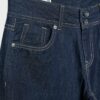 Jeans med låg midja och dubbla knappar Jeans med låg midja och dubbla knappar