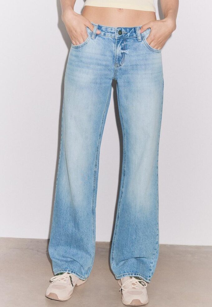 Jeans med låg midja och raka ben Jeans med låg midja och raka ben
