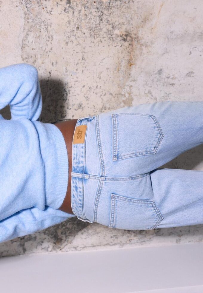 Jeans med låg midja och raka ben Jeans med låg midja och raka ben