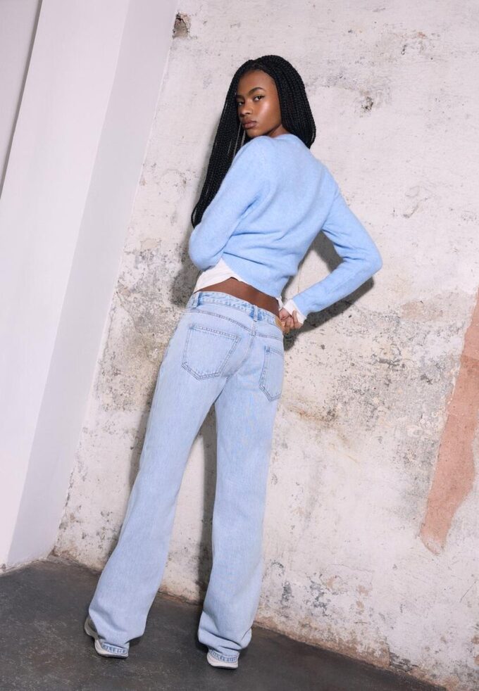 Jeans med låg midja och raka ben Jeans med låg midja och raka ben