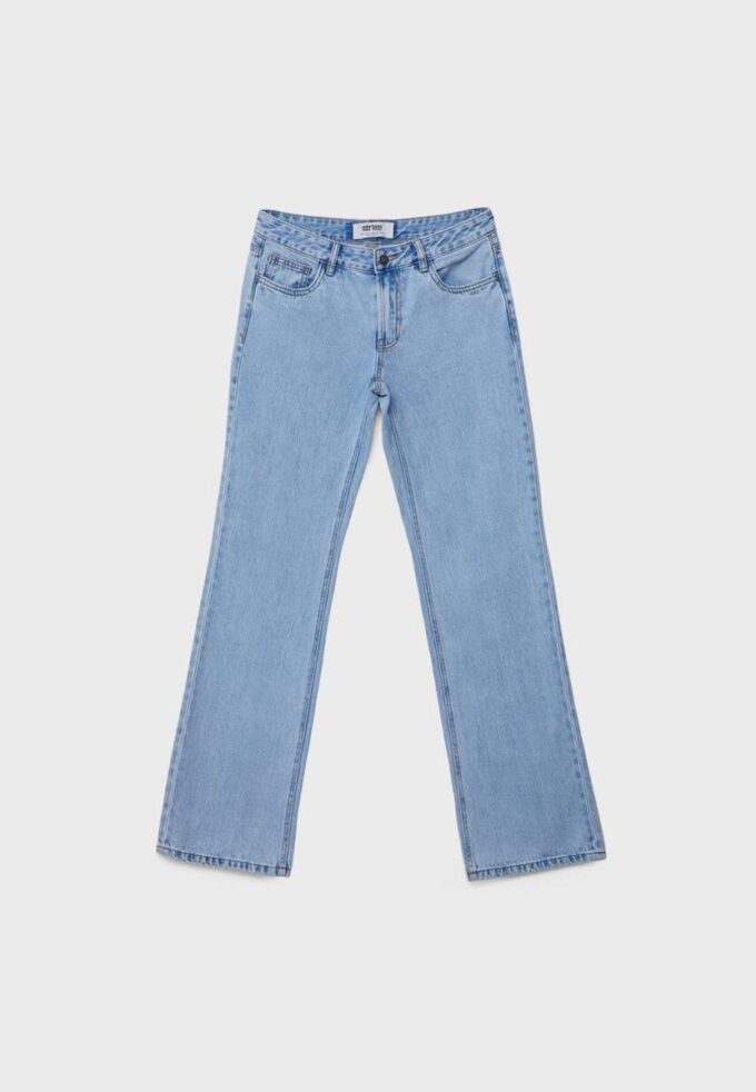 Jeans med låg midja och raka ben Jeans med låg midja och raka ben