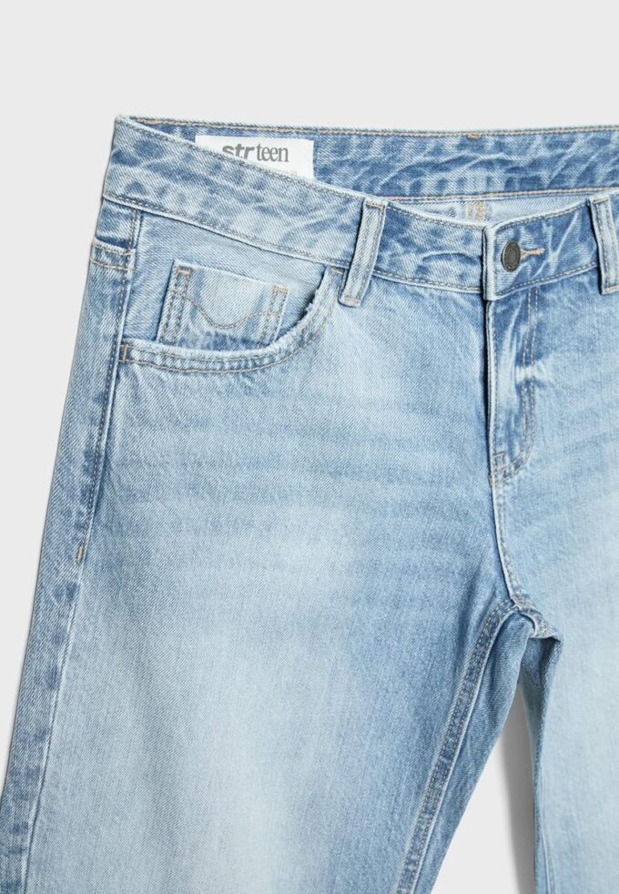 Jeans med låg midja och raka ben Jeans med låg midja och raka ben