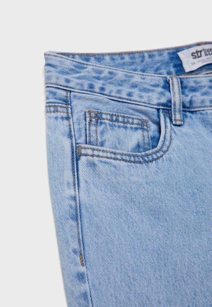 Jeans med låg midja och raka ben Jeans med låg midja och raka ben