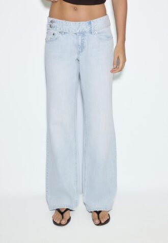 Jeans med låg midja och raka ben samt hammarsöm i midjan